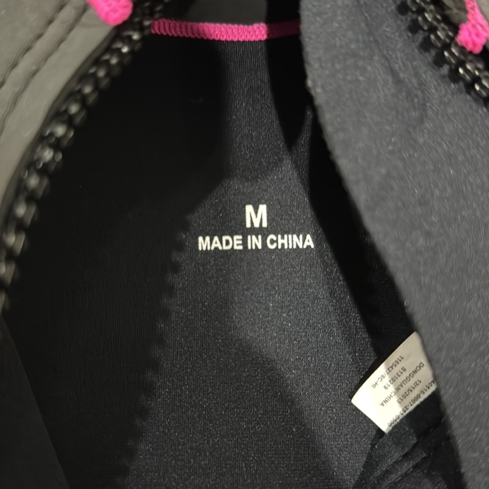 Women’s Medium Wet Suit - Picture 3 of 3